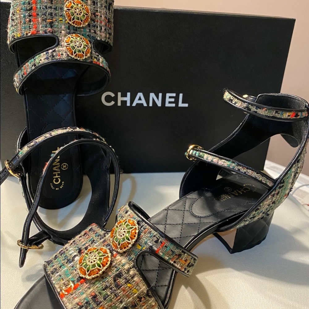 Chanel tweed and Leather sandals. - Picture 2 of 13